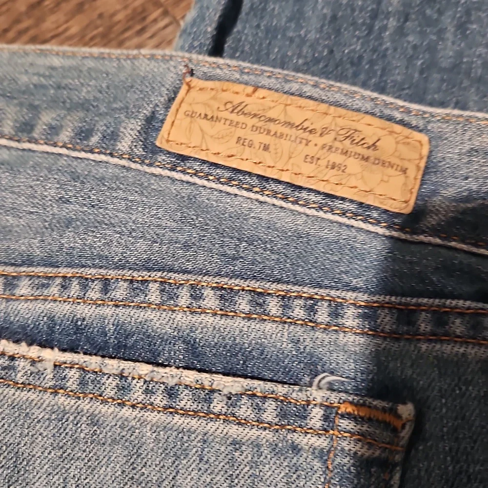 Abercrombie & Fitch Light-Mid Blue Bootcut Jeans - Picture 3 of 5